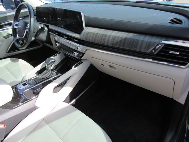 Used 2023 Kia Telluride EX w/ EX Captain's Chair Package image 12