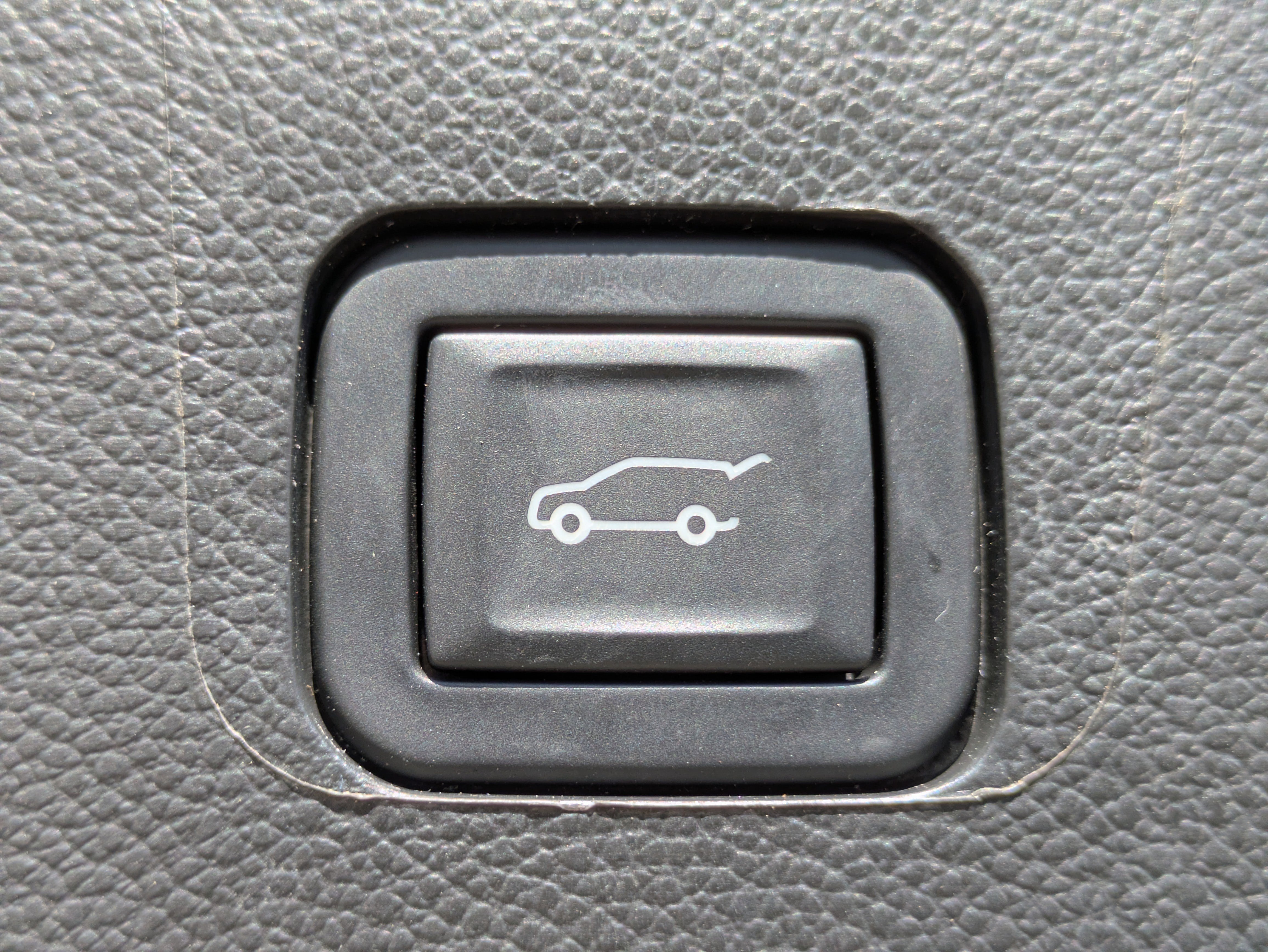 Used 2023 Chevrolet Traverse LT FWD image 8