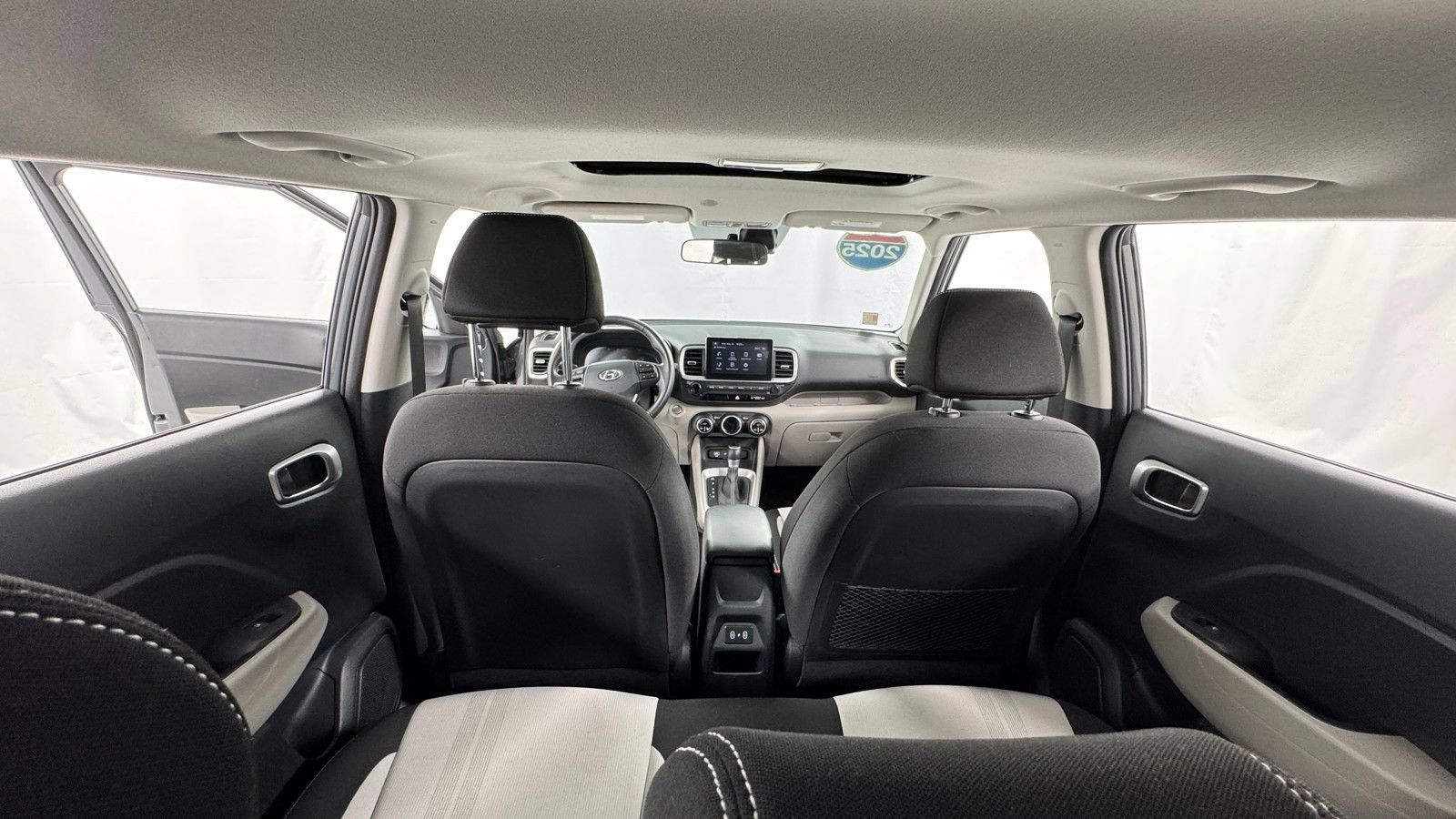 Used 2025 Hyundai Venue SEL FWD image 17
