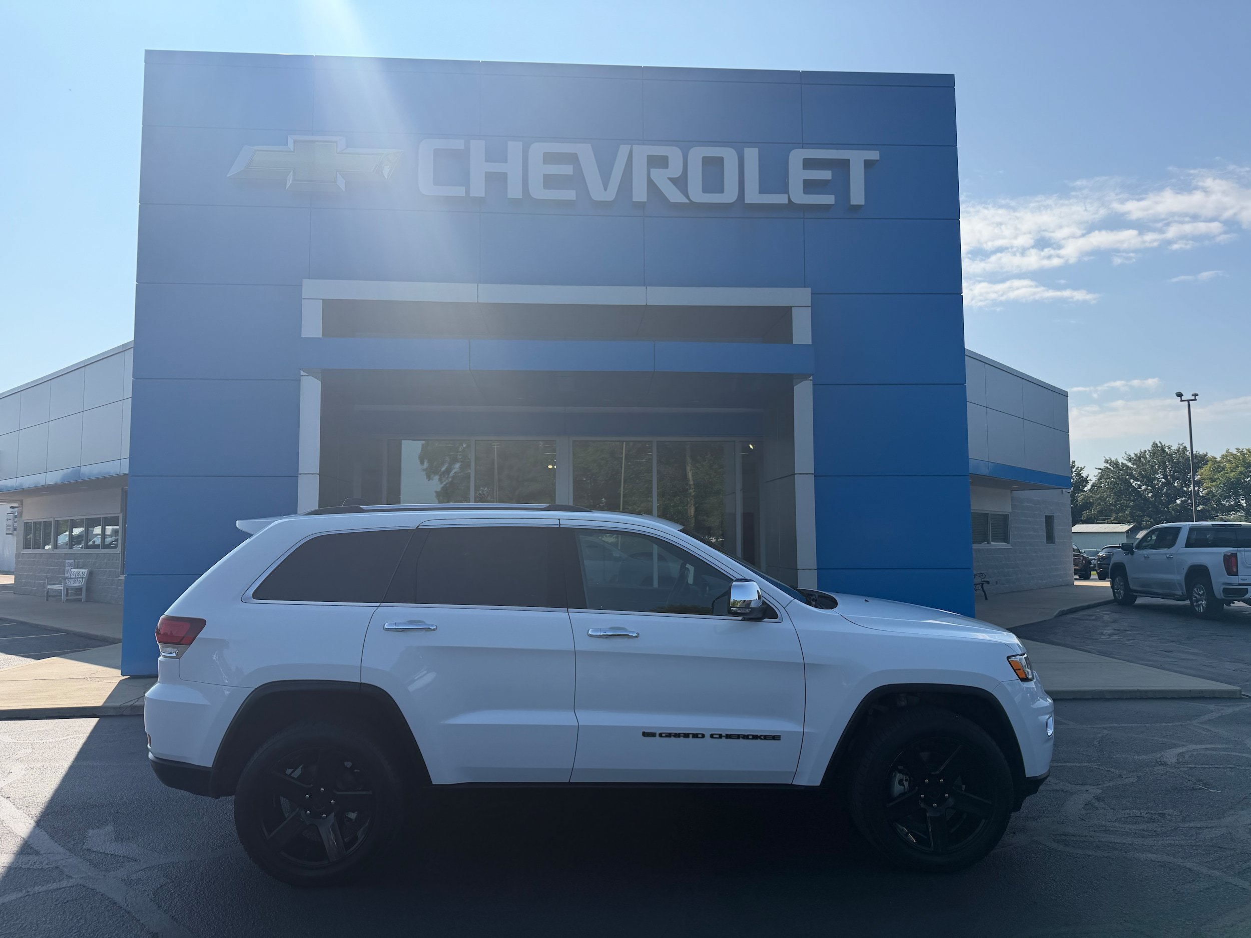 Used 2022 Jeep Grand Cherokee Limited AWD/4WD image 1