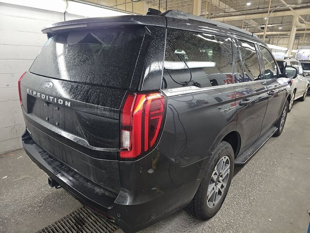 Used 2025 Ford Expedition Active image 4