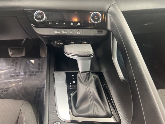 Used 2023 Hyundai Elantra SEL image 18
