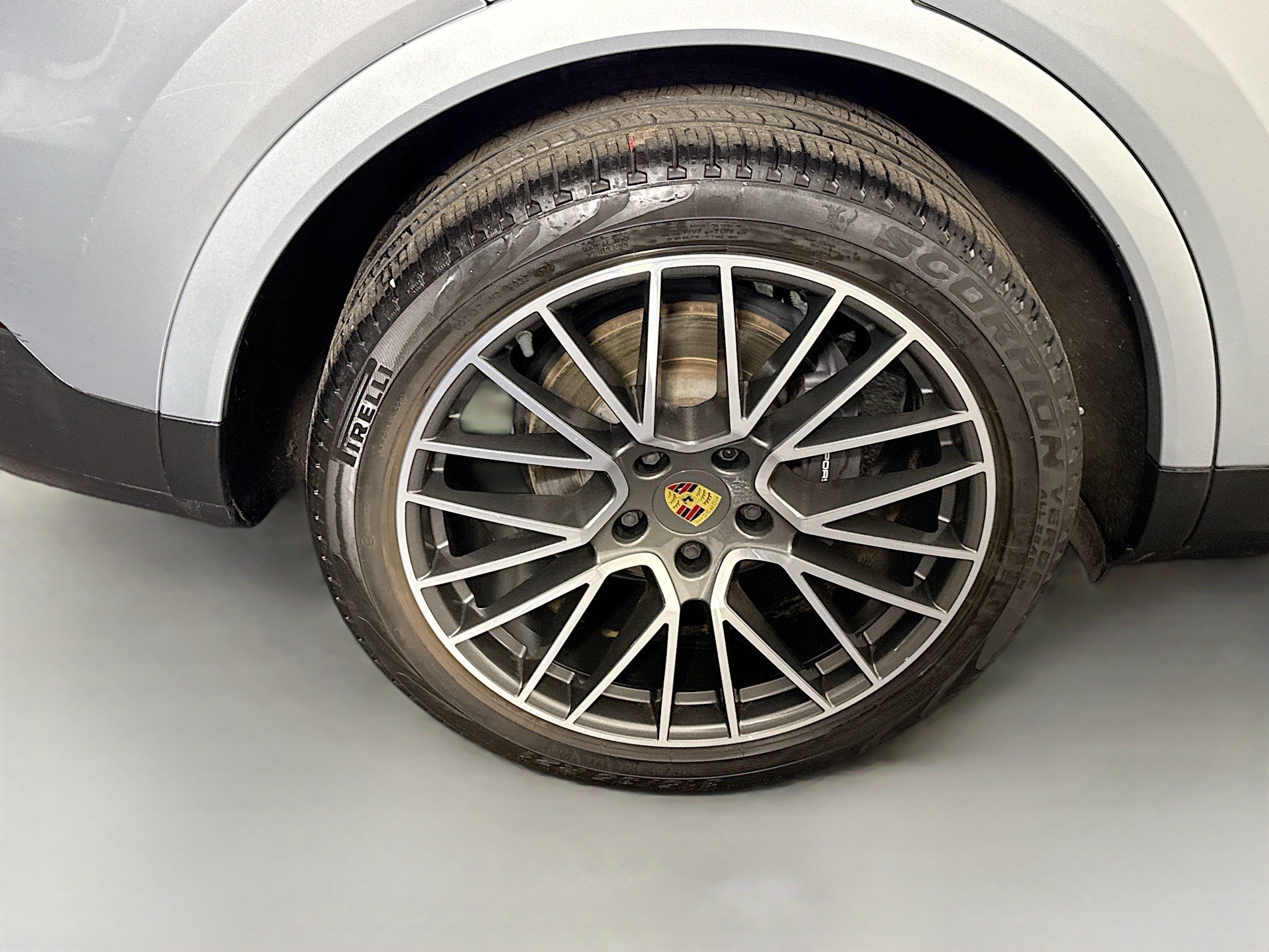 Used 2023 Porsche Cayenne Platinum Edition AWD/4WD image 32