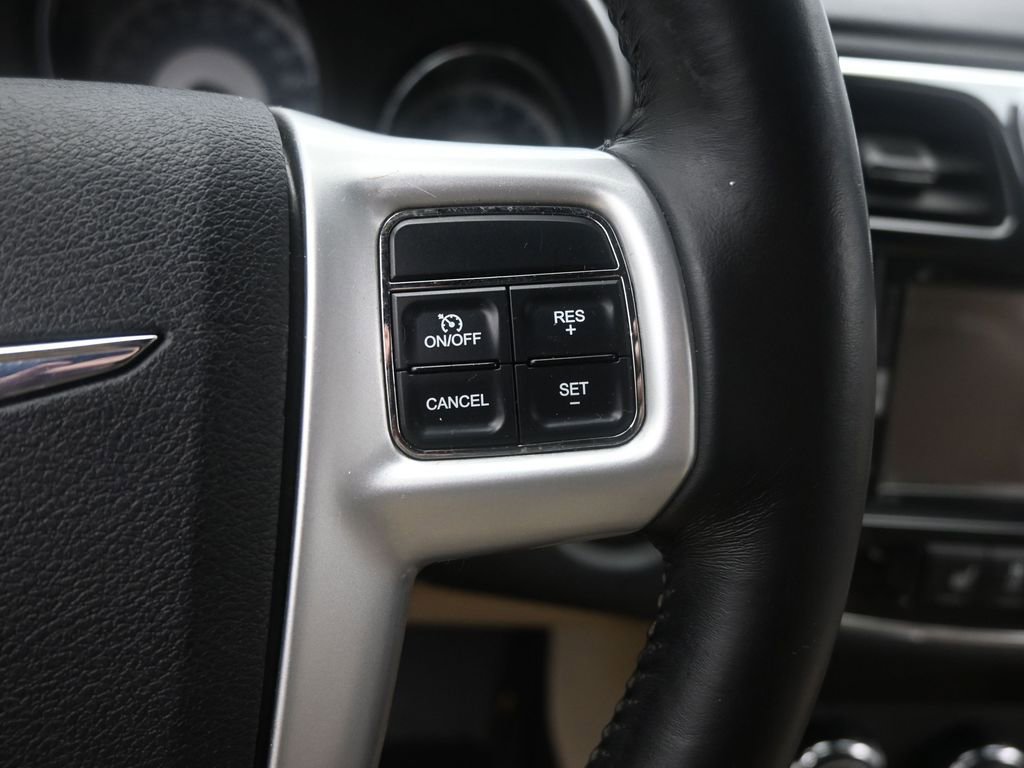Used 2011 Chrysler 200 Limited image 29