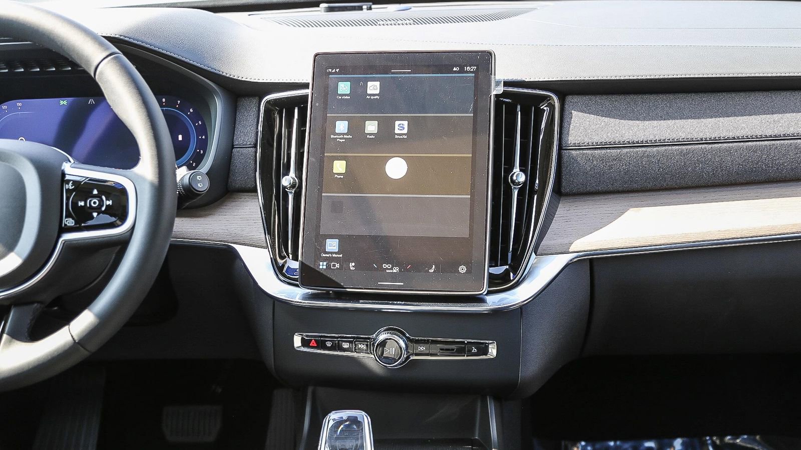 Used 2025 Volvo XC90 B6 Plus w/ Protection Package Premier AWD/4WD image 16