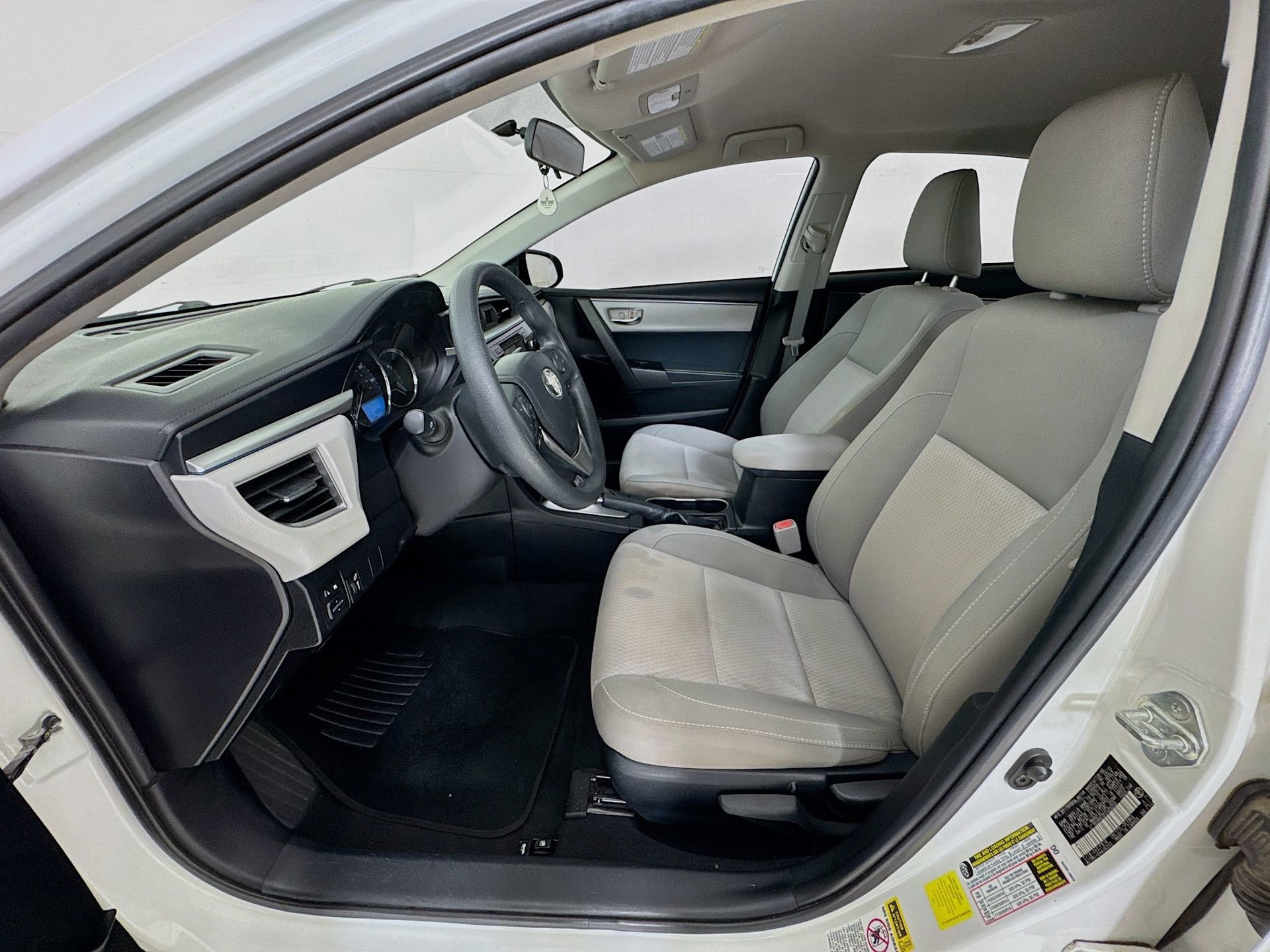 Used 2015 Toyota Corolla LE FWD image 20