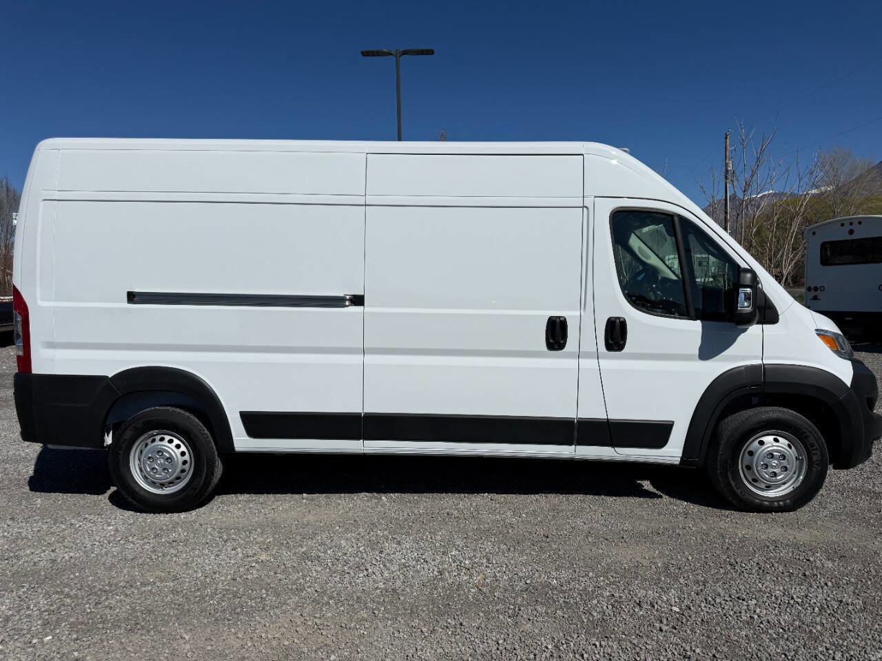 Used 2024 RAM ProMaster 2500 w/ Convenience Group FWD image 2