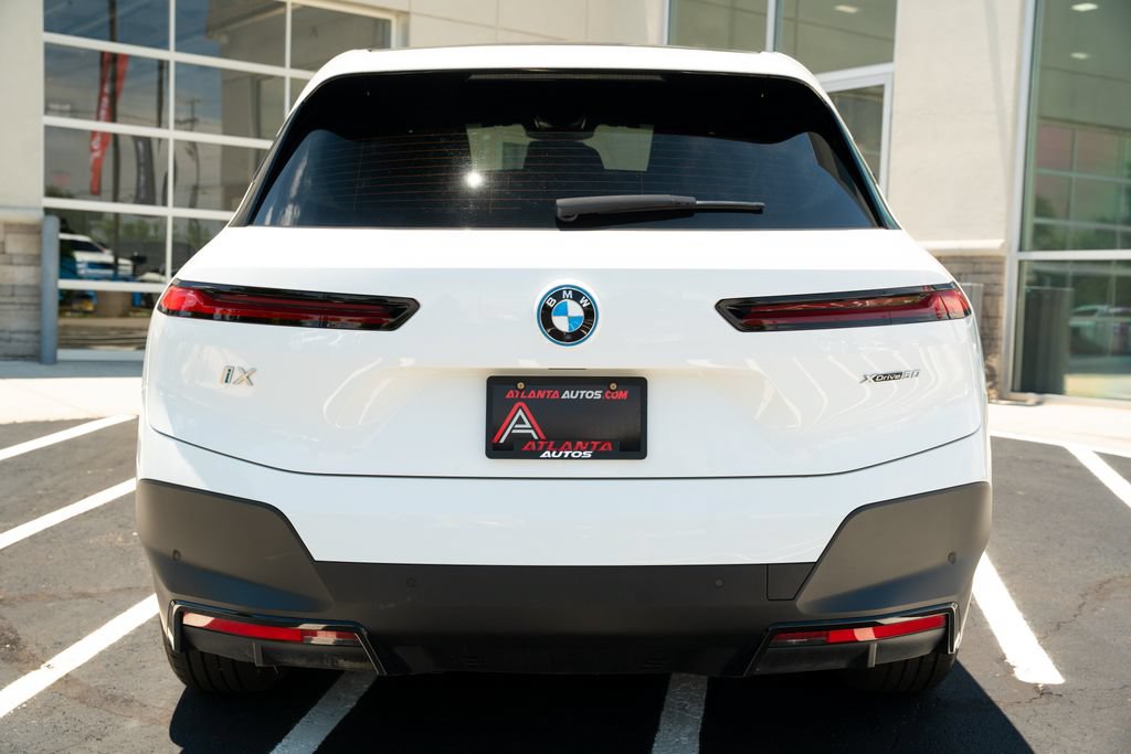 Used 2024 BMW iX xDrive50 w/ Premium Package AWD/4WD image 16
