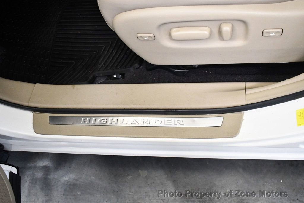 Used 2012 Toyota Highlander Limited w/ Tow Pkg image 8