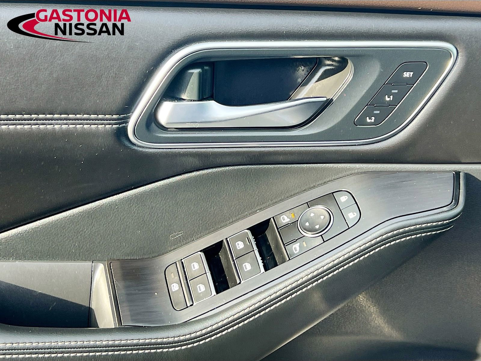 Used 2023 Nissan Rogue Platinum image 23