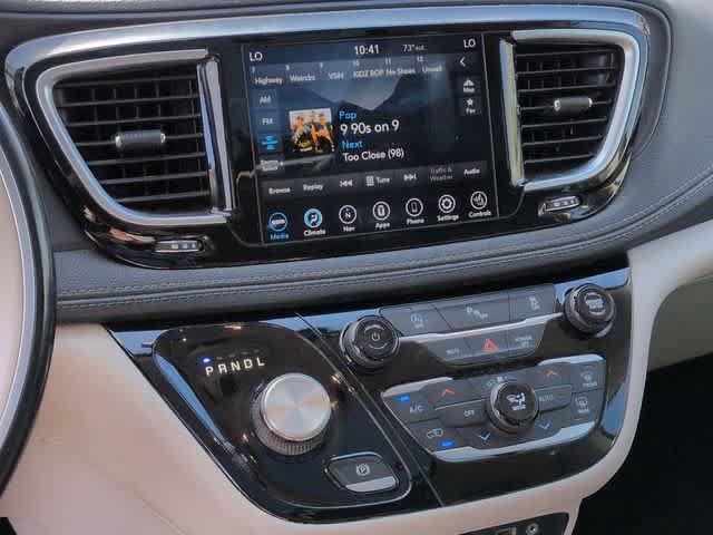 Used 2020 Chrysler Pacifica Limited FWD image 31