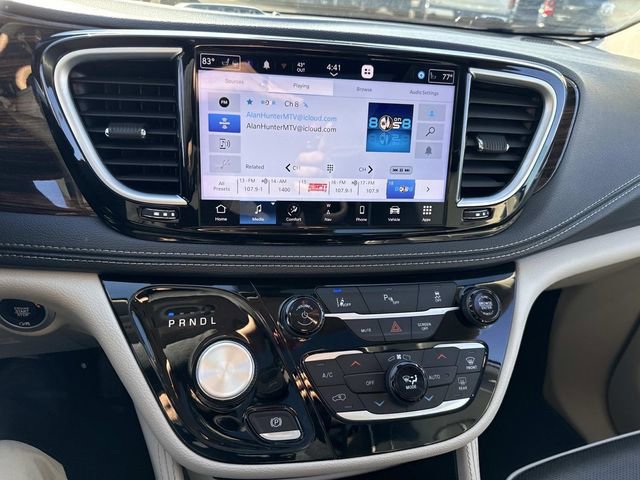 Used 2023 Chrysler Pacifica Limited image 24