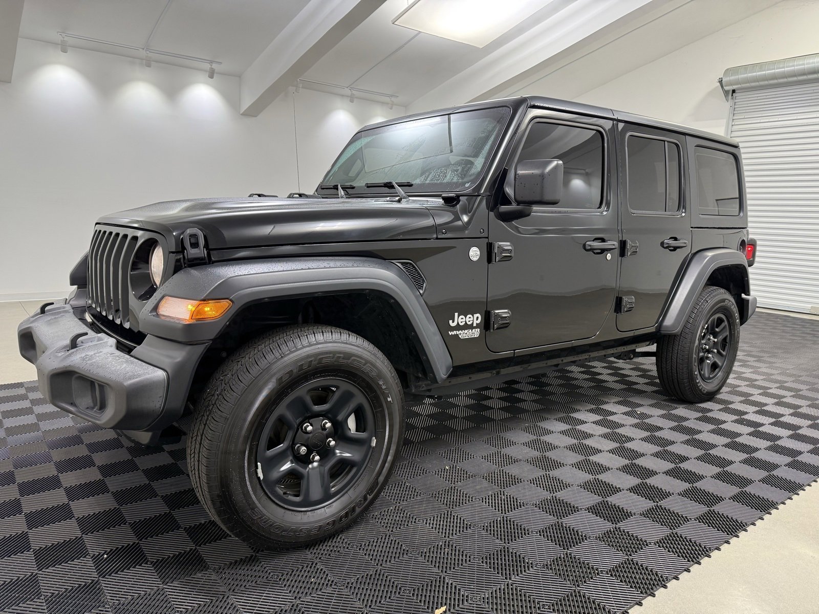 Used 2019 Jeep Wrangler Unlimited Sport image 3