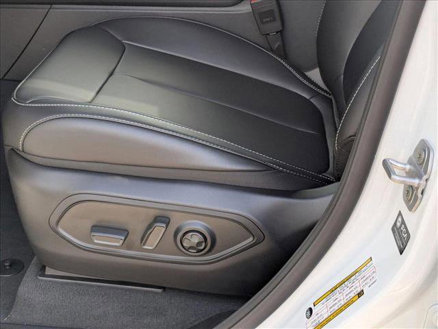 New 2025 Jeep Grand Cherokee L Limited w/ Black Appearance Package image 4