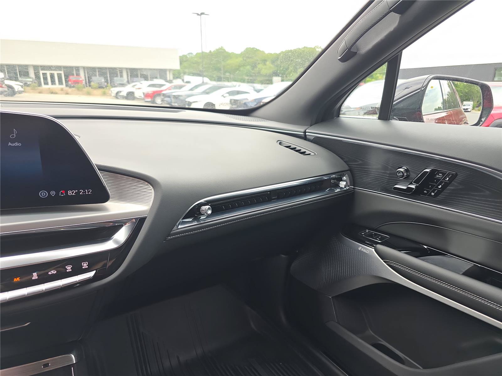 Used 2025 Cadillac Lyriq Luxury w/ LPO, Floor Liner Package AWD/4WD image 22