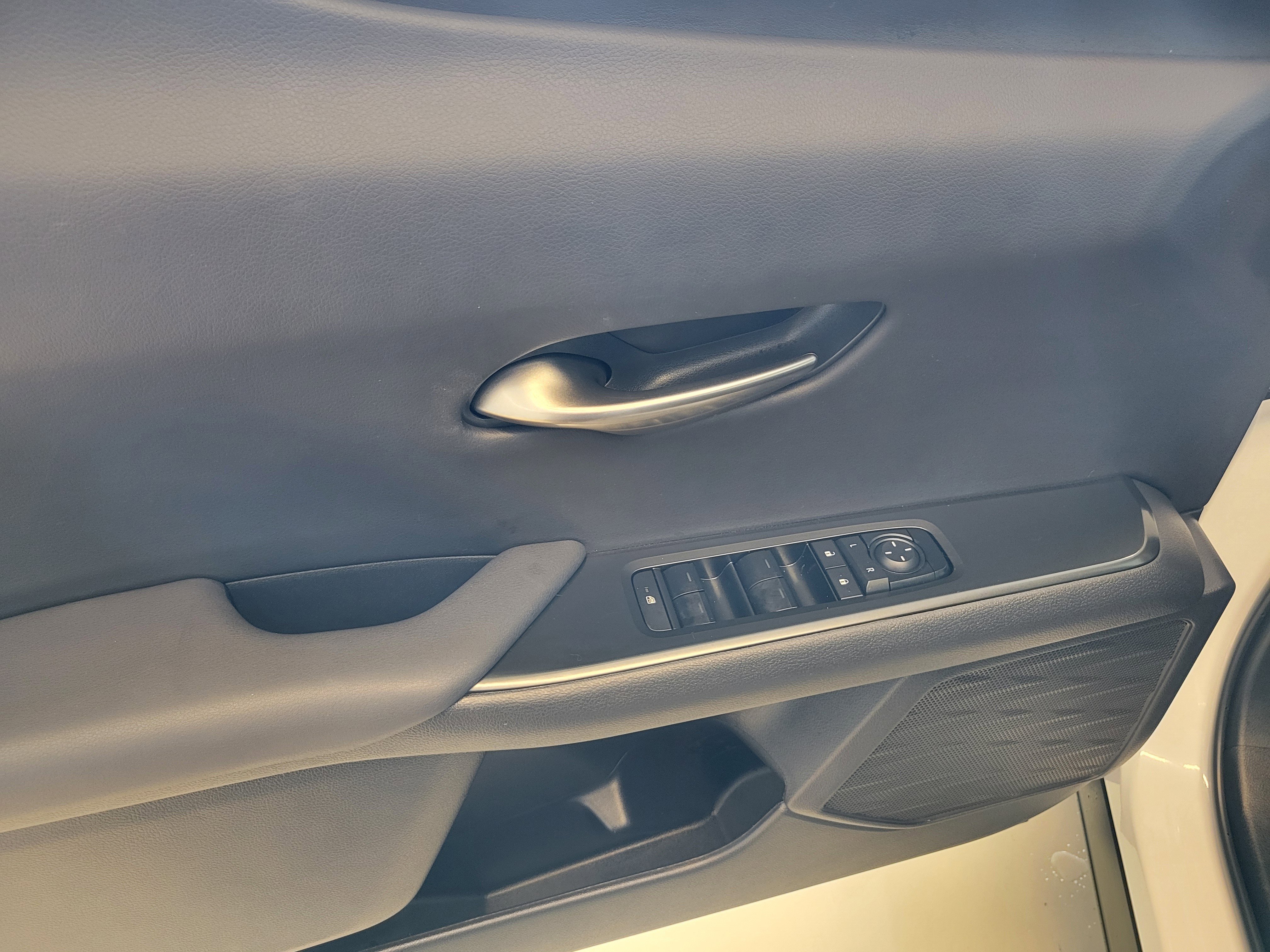 Used 2025 Lexus UX 300h FWD image 23