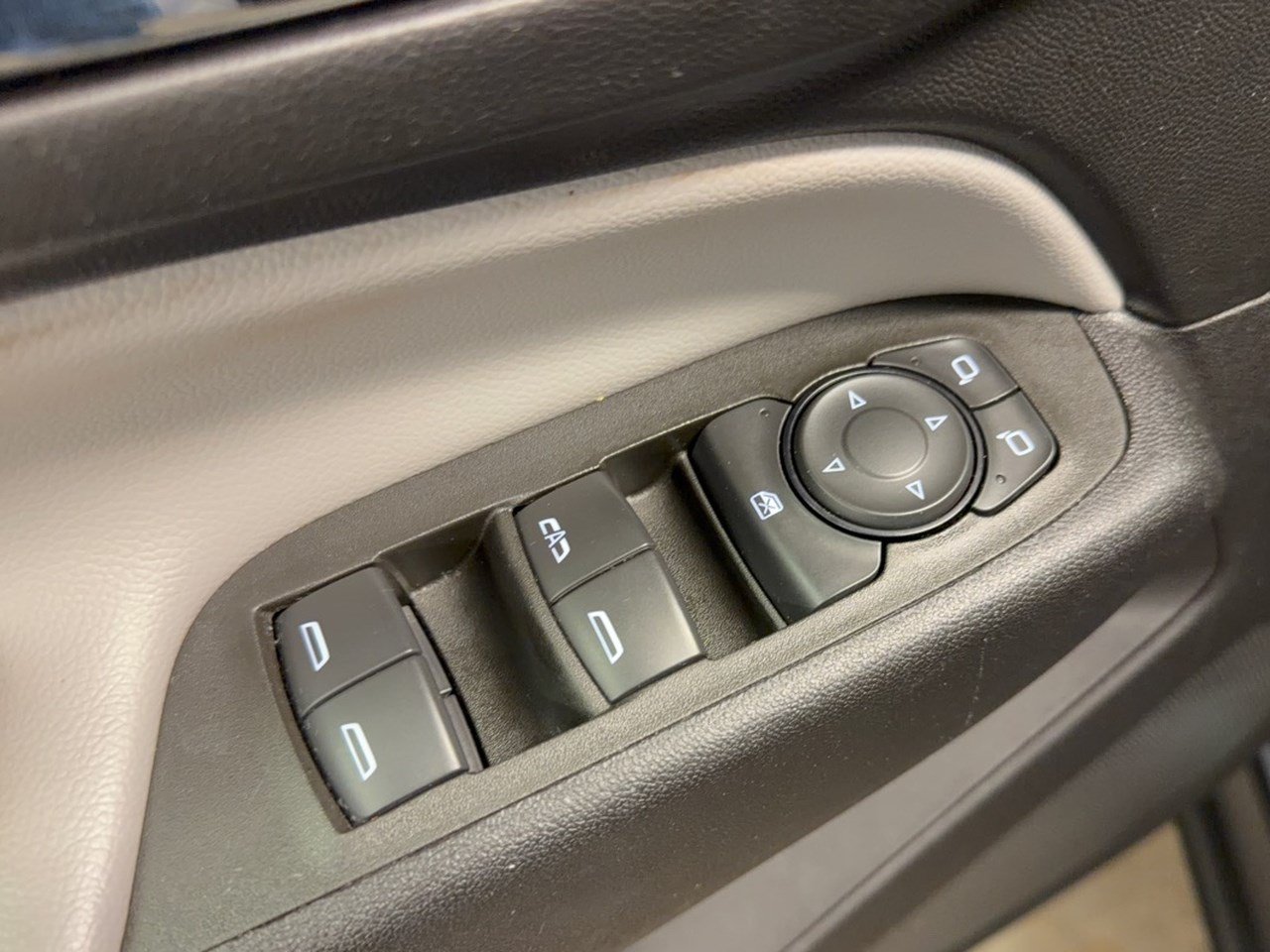 Used 2024 Chevrolet Equinox LT FWD image 15