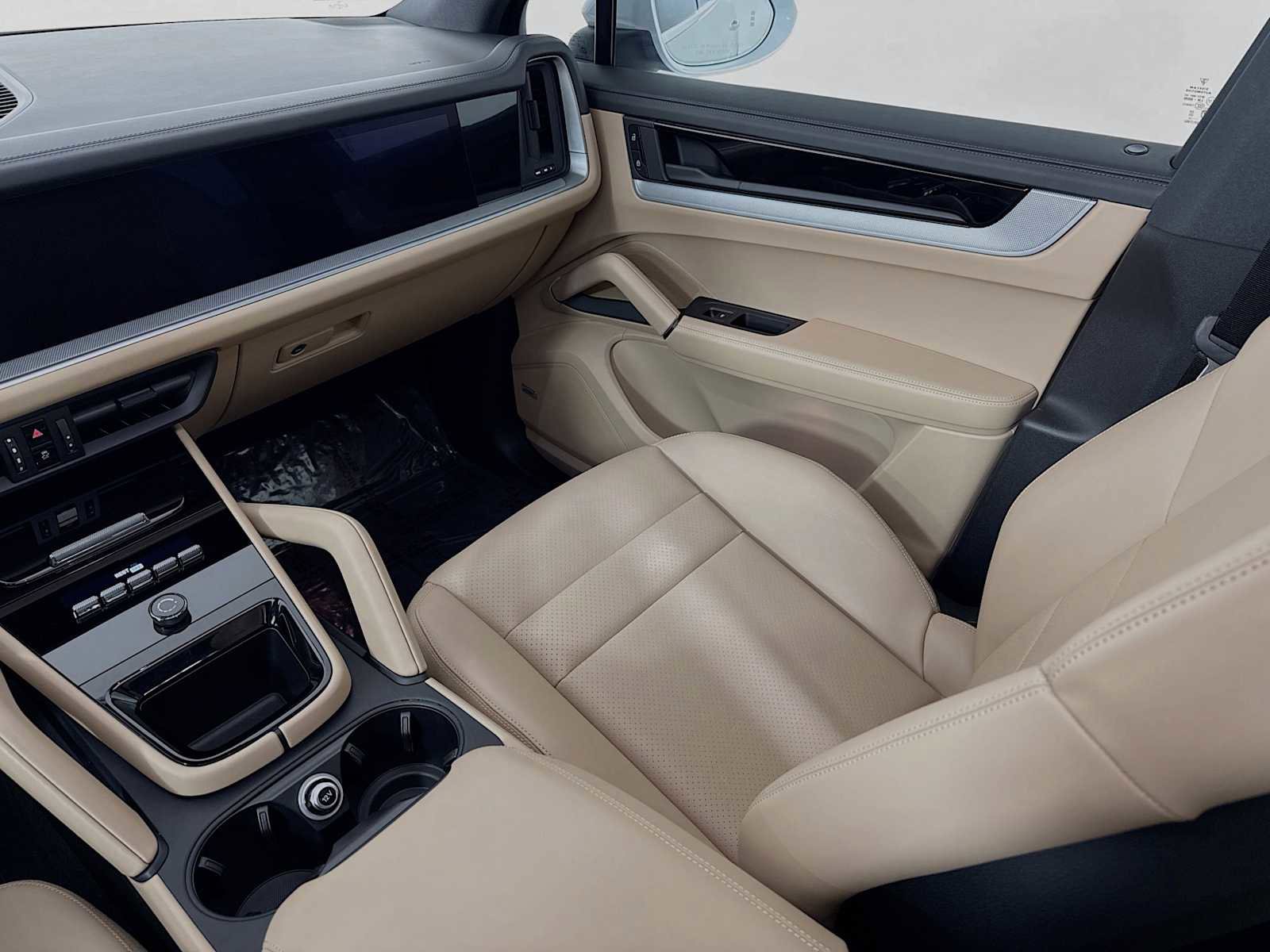 Certified 2025 Porsche Cayenne image 25
