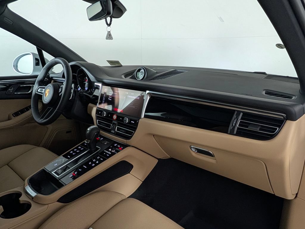 New 2026 Porsche Macan AWD/4WD image 19