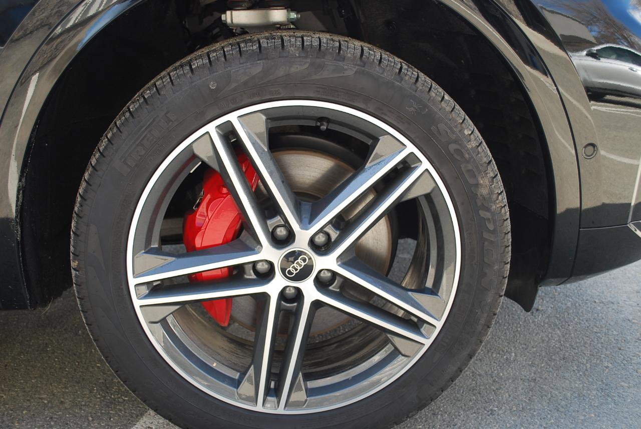 Used 2025 Audi Q5 e Prestige w/ Prestige Package image 16