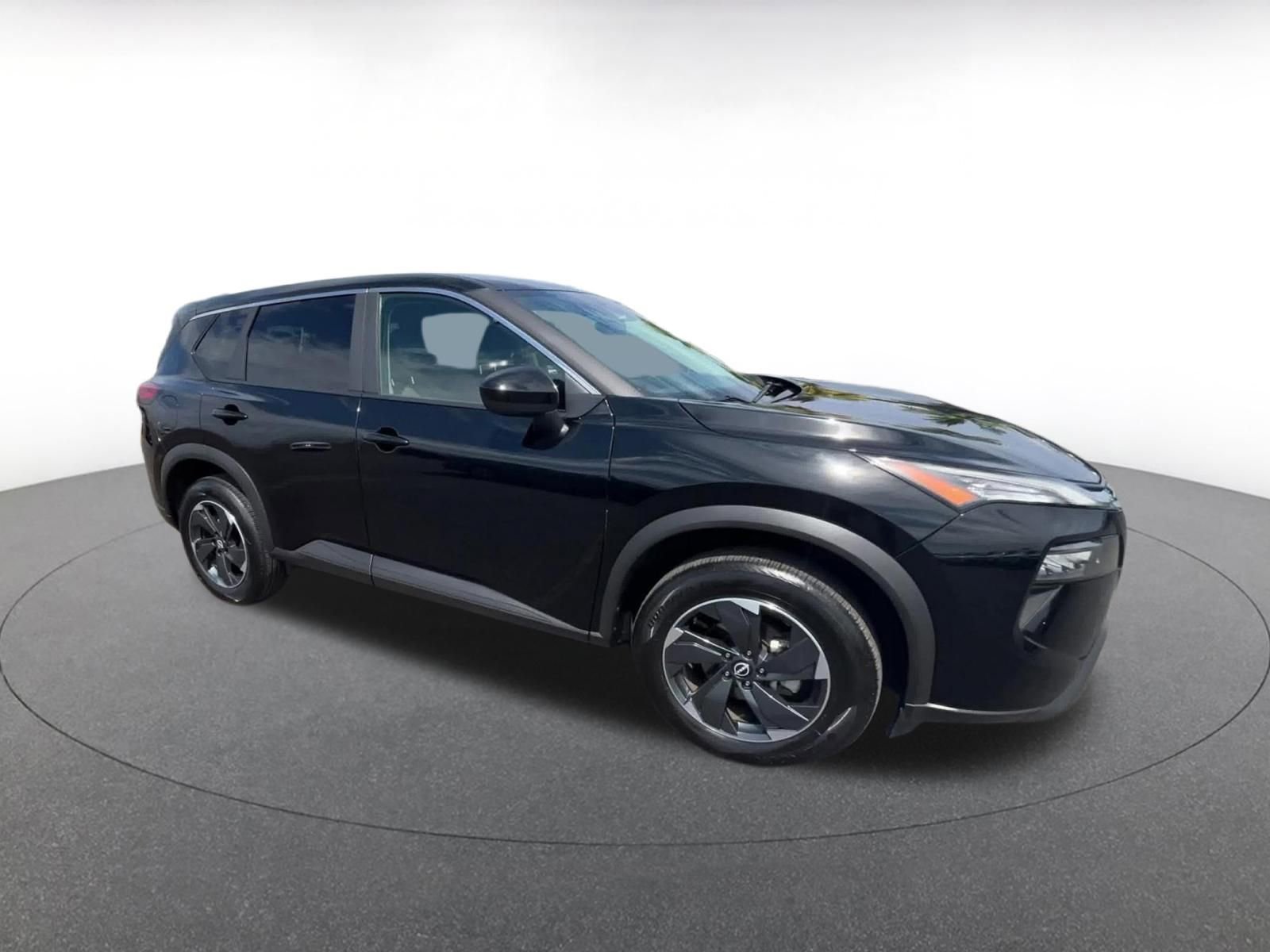 Used 2025 Nissan Rogue SV image 2