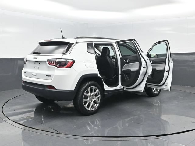 Used 2022 Jeep Compass Latitude AWD/4WD image 29