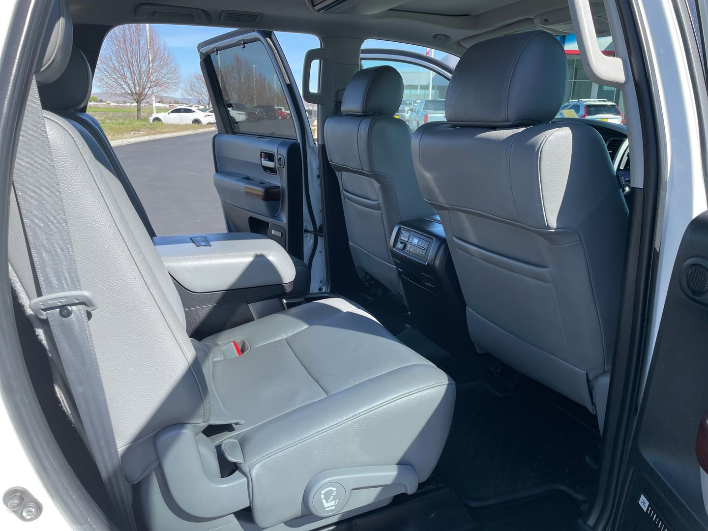 Used 2016 Toyota Sequoia Platinum image 16