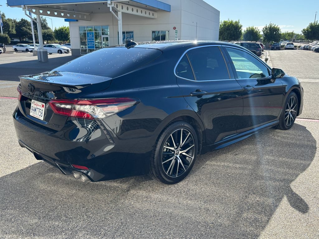 Used 2023 Toyota Camry XSE FWD image 5