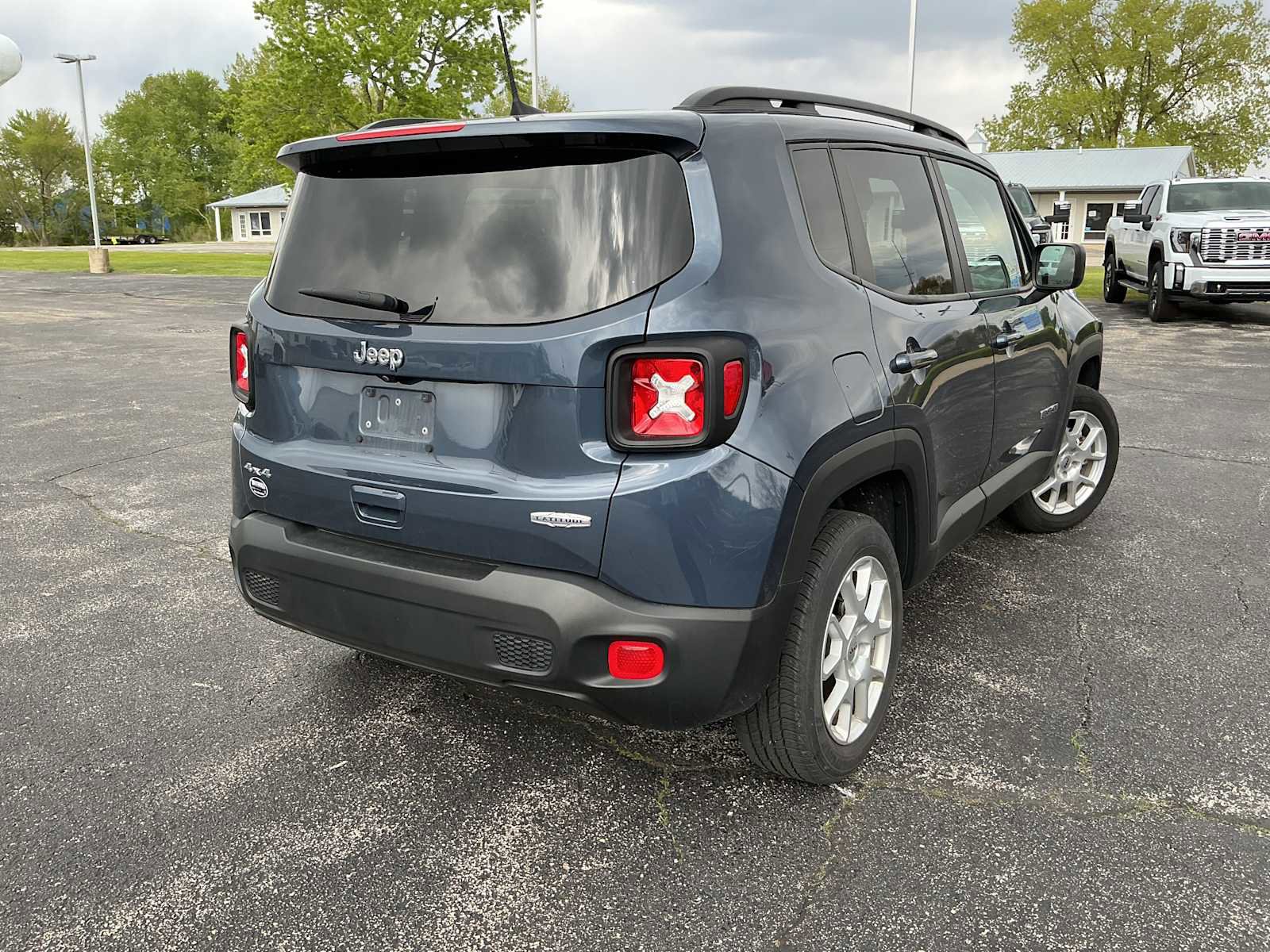Used 2022 Jeep Renegade Latitude w/ Convenience Group AWD/4WD image 4
