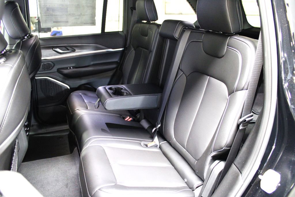 New 2025 Jeep Grand Cherokee Limited w/ Luxury Tech Group II image 27