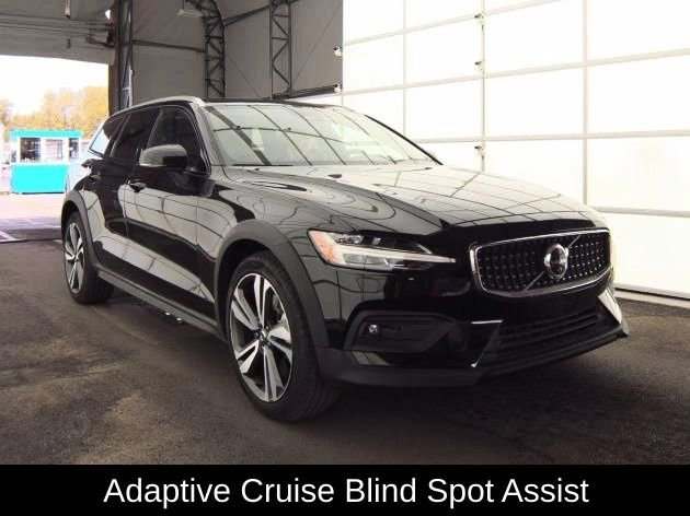 Used 2025 Volvo V60 B5 Cross Country Plus AWD/4WD image 1