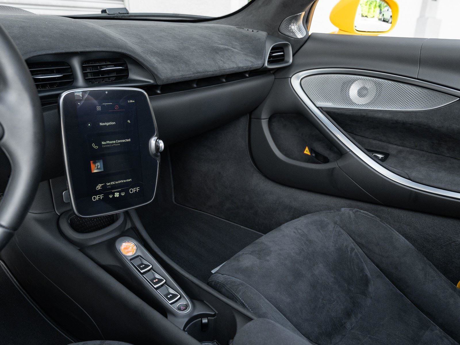 Used 2025 McLaren Artura Spider image 30