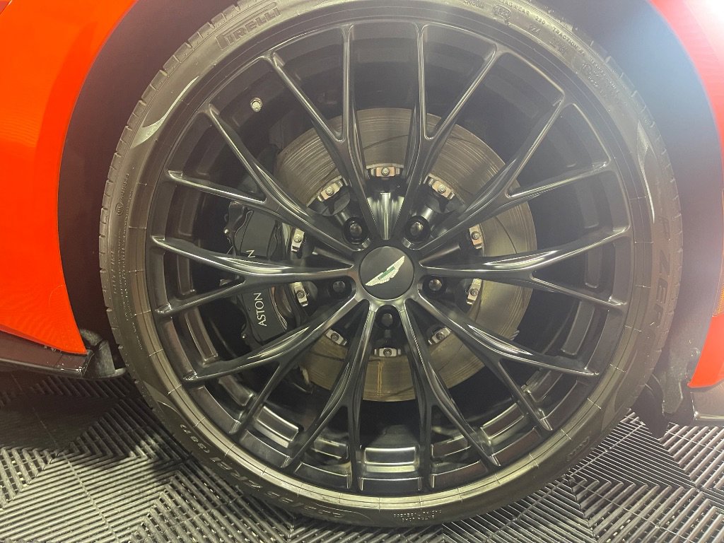 Used 2023 Aston Martin V8 Vantage Roadster image 28