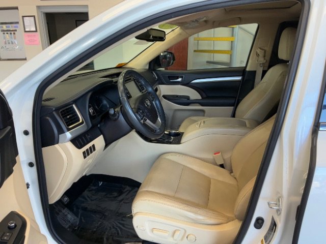 Used 2016 Toyota Highlander XLE image 19