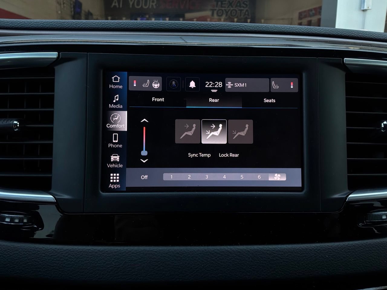 Used 2023 Chrysler Voyager LX FWD image 34