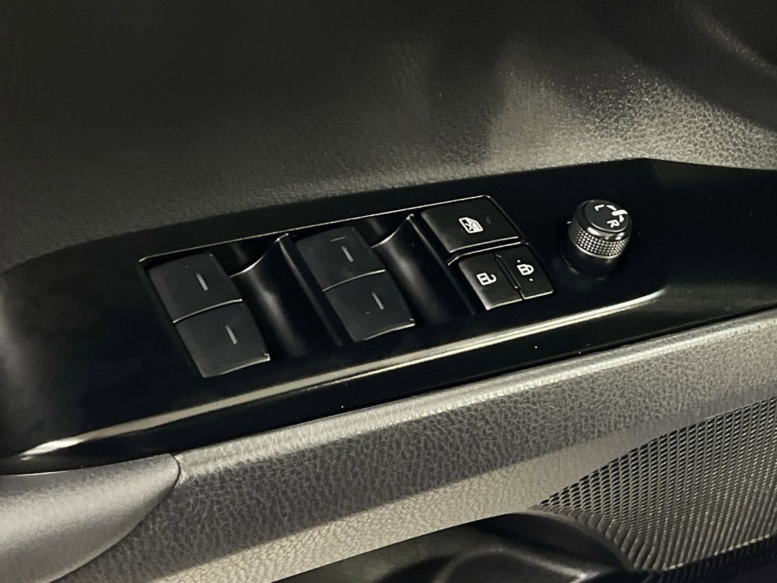 Used 2025 Toyota Camry SE image 19