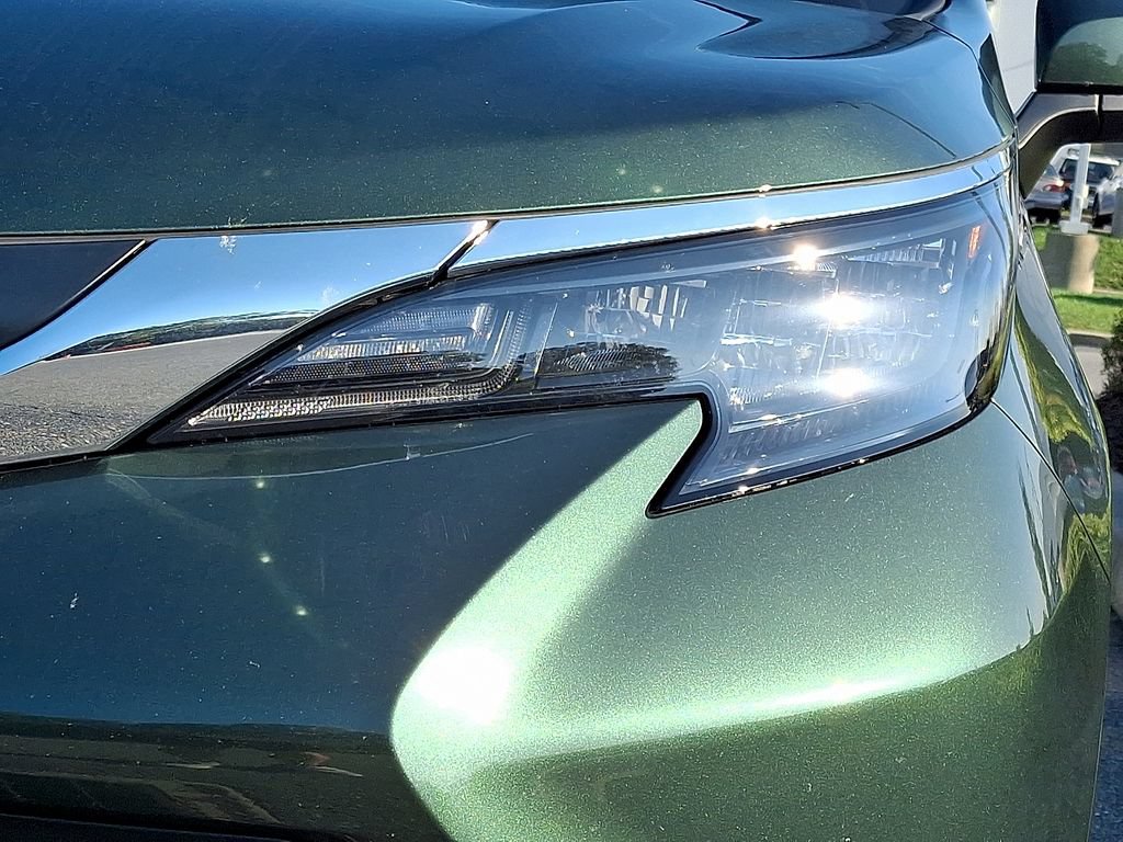 Used 2025 Toyota Sienna XLE w/ XLE Plus Package AWD/4WD image 10