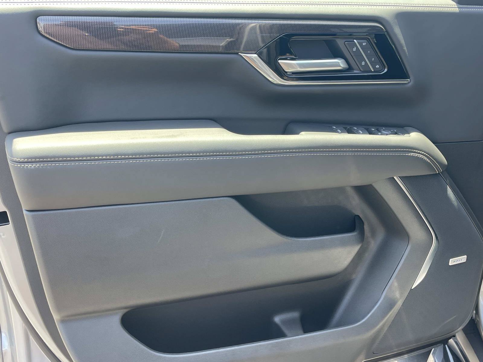 New 2026 GMC Yukon XL Elevation w/ Elevation Premium Package RWD image 19