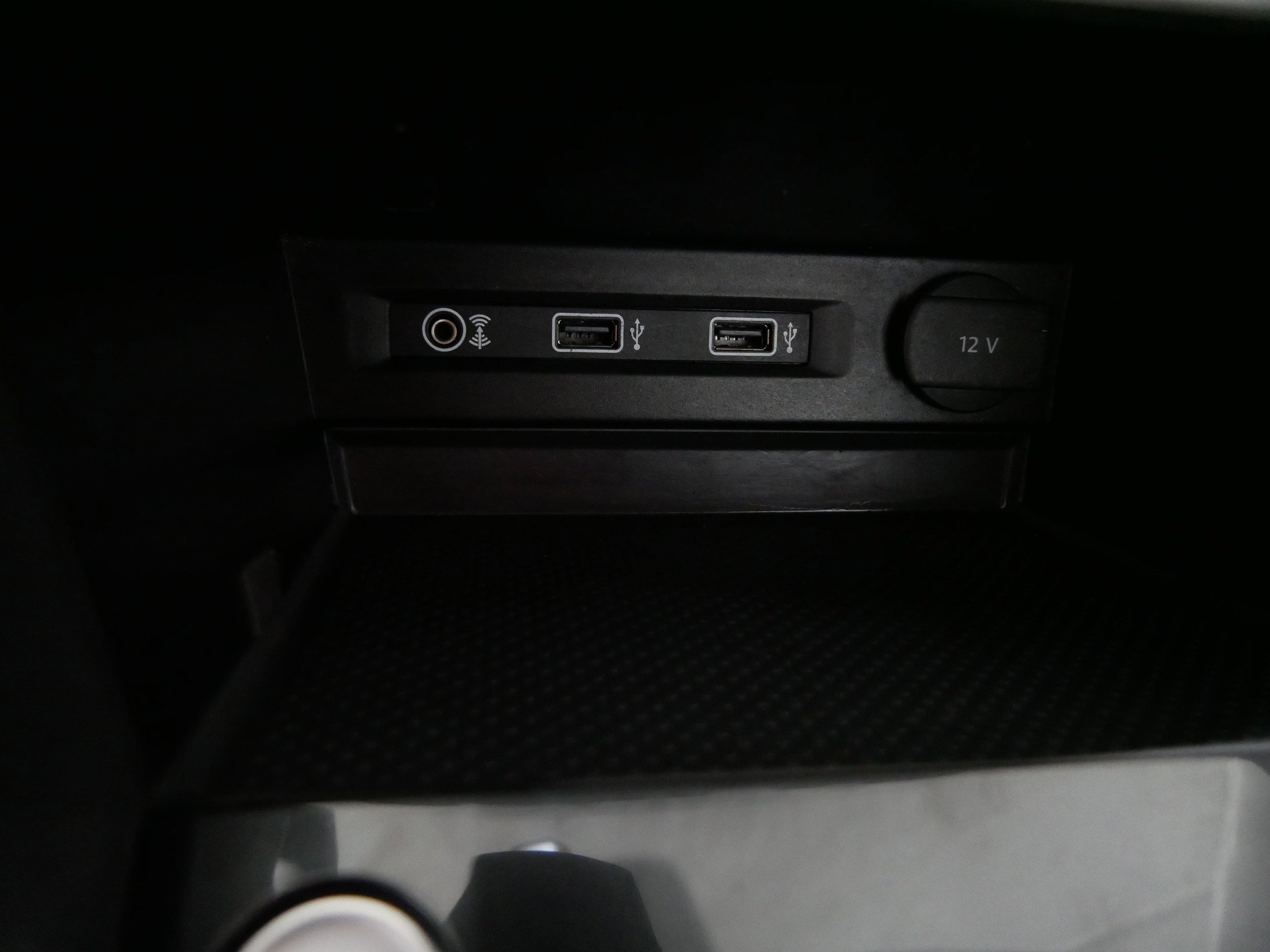 Used 2018 Volkswagen Tiguan SEL image 31