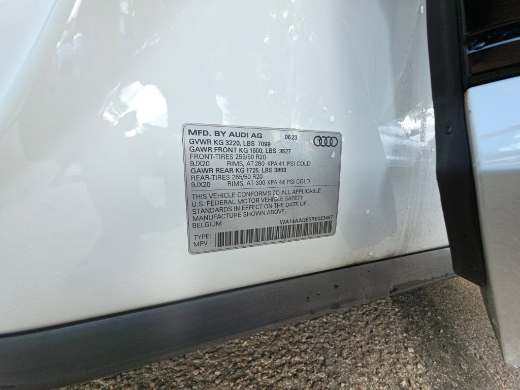 Used 2024 Audi Q8 e-tron Premium AWD/4WD image 28