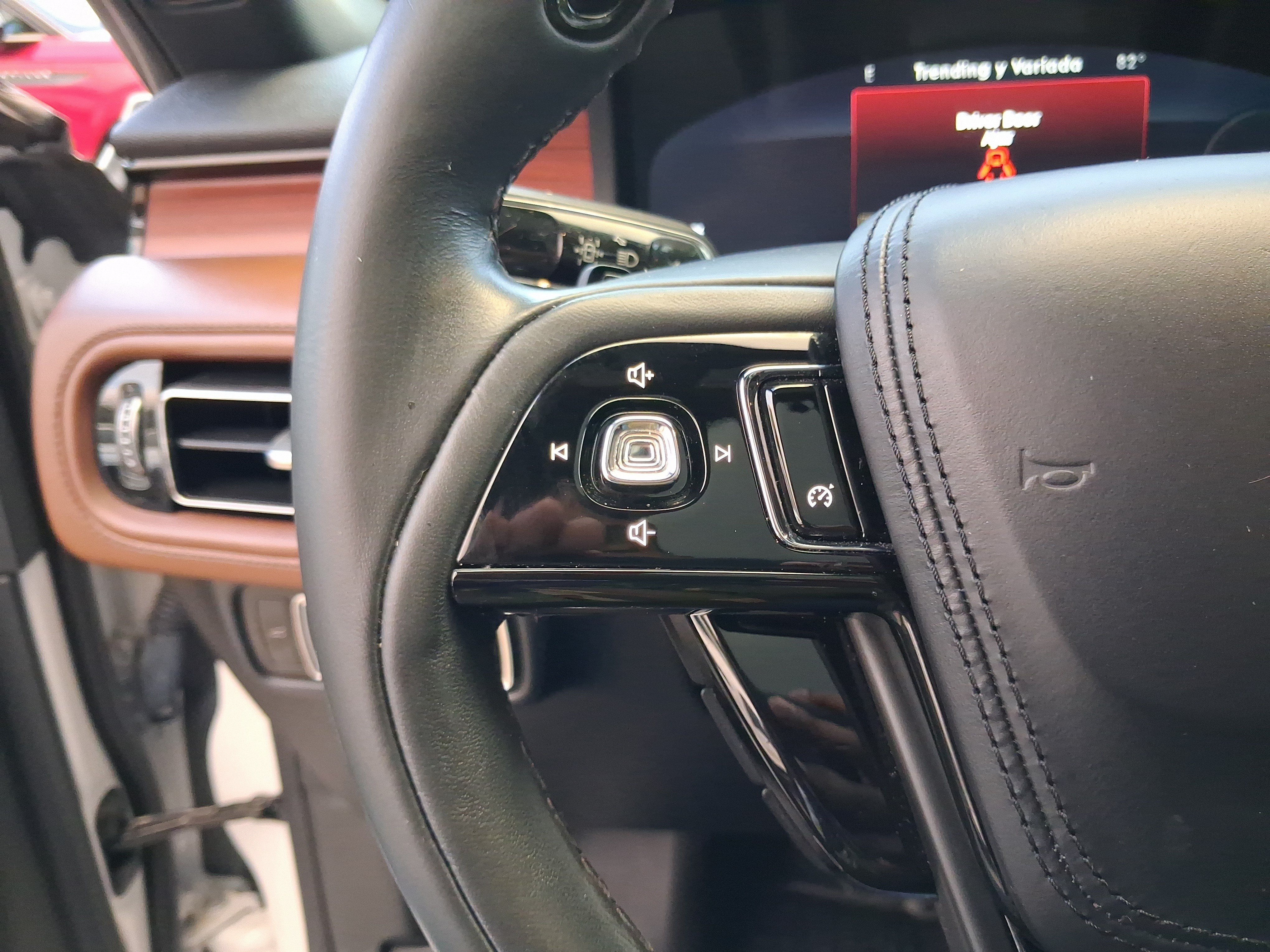 Certified 2023 Lincoln Aviator Reserve RWD image 18
