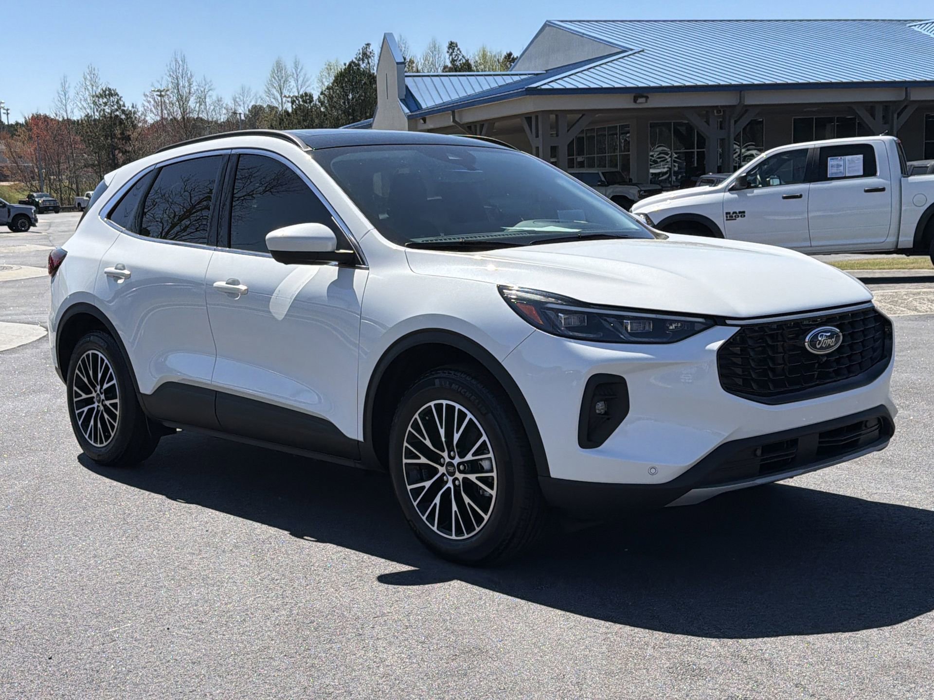 Certified 2025 Ford Escape SE w/ PHEV Premium Package image 26