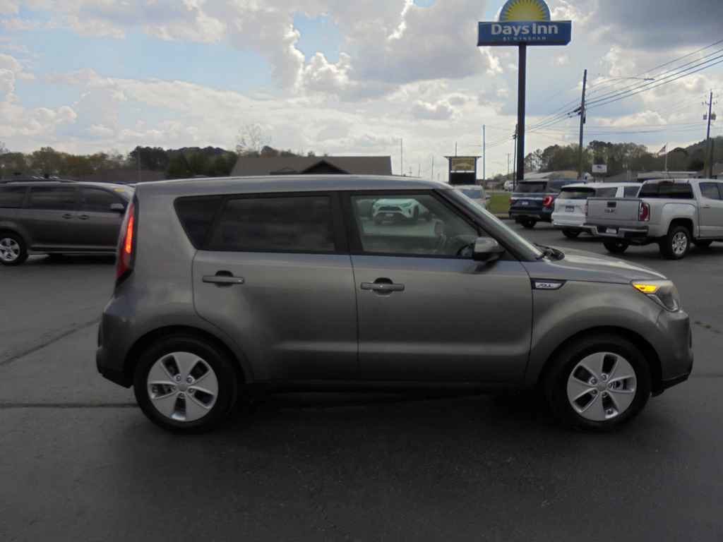 Used 2016 Kia Soul w/ Convenience Package FWD image 2