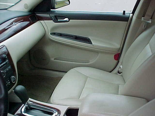 Used 2009 Chevrolet Impala LT w/ Luxury Edition Package FWD image 22