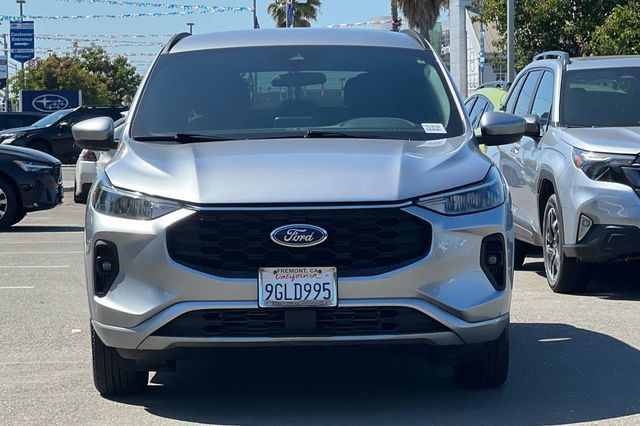 Used 2023 Ford Escape ST-Line Select w/ Class II Trailer Tow Package AWD/4WD image 9