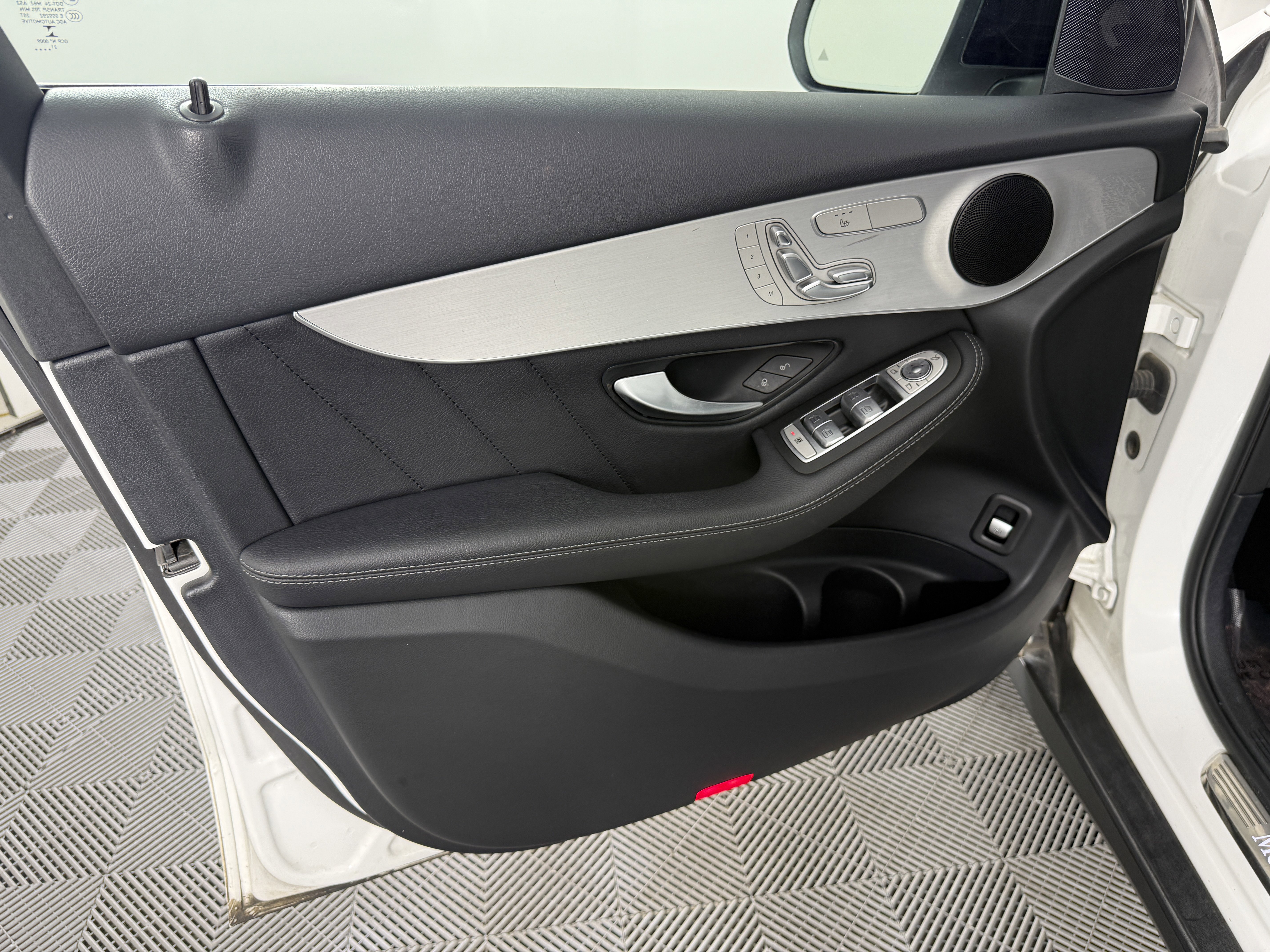 Used 2022 Mercedes-Benz GLC 300 4MATIC image 27