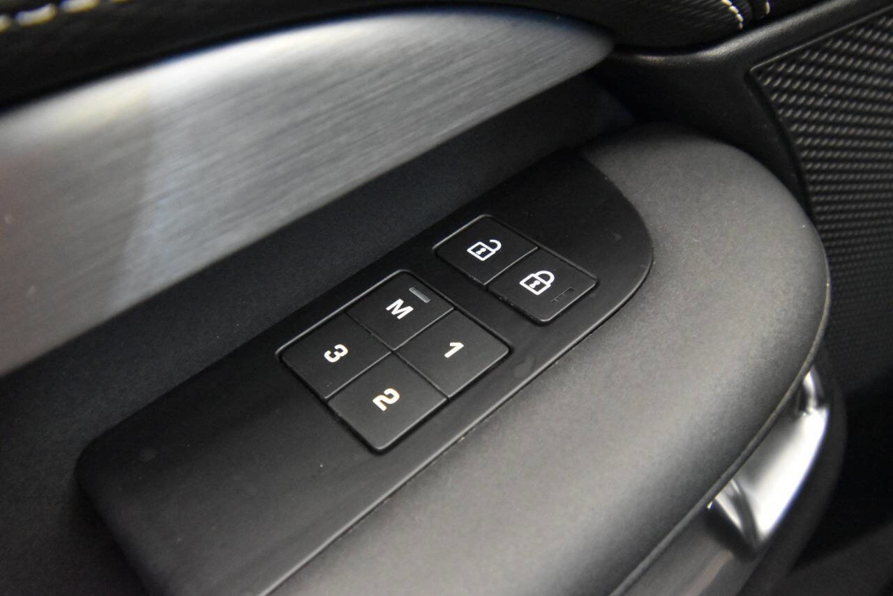 Used 2021 Land Rover Discovery S R-Dynamic image 33