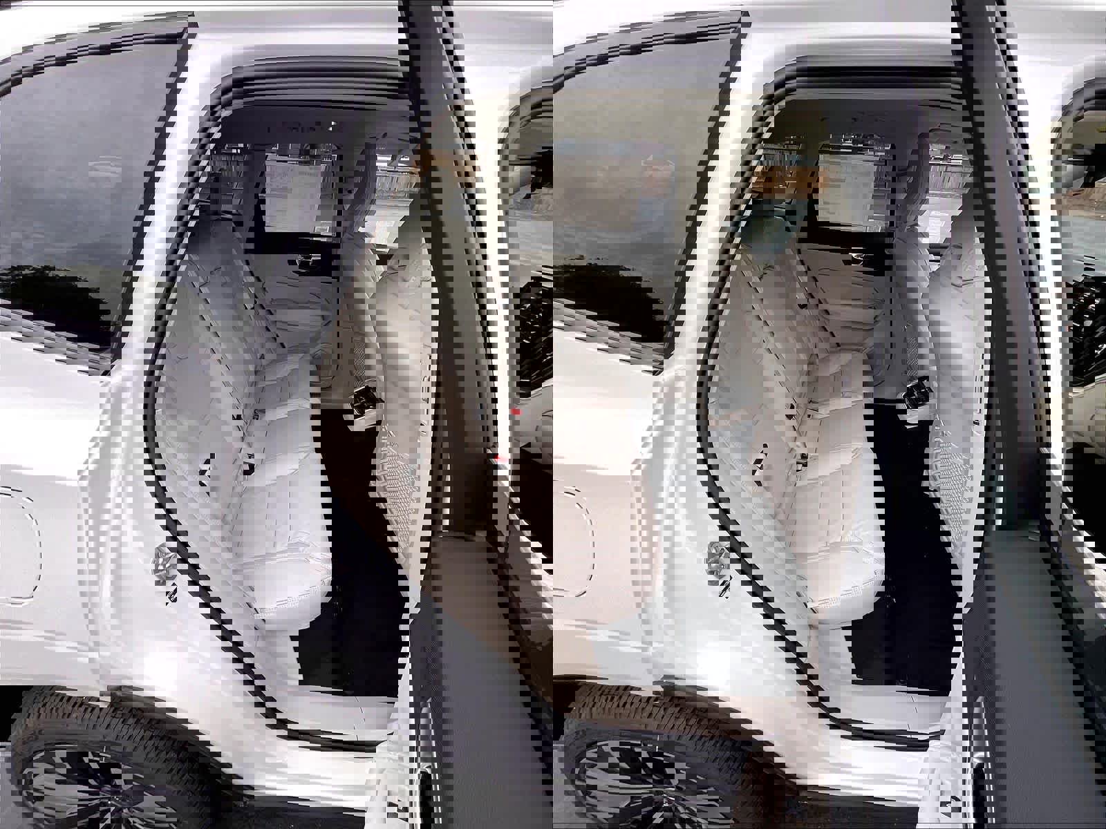 New 2026 Volvo XC60 B5 Ultra w/ Climate Package image 27