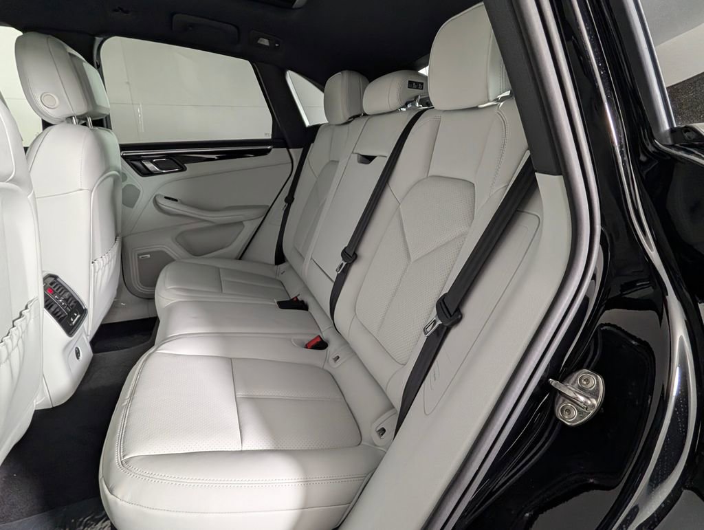 New 2026 Porsche Macan image 24
