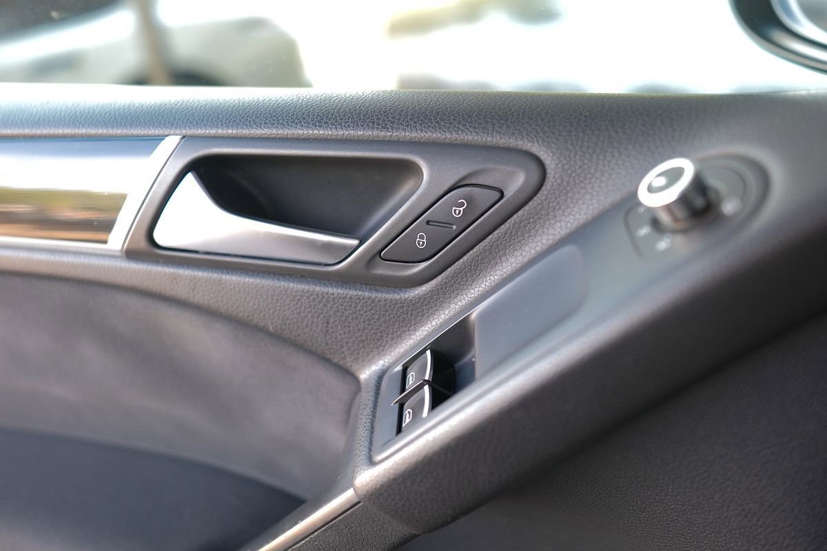 Used 2012 Volkswagen GTI 2-Door FWD image 12